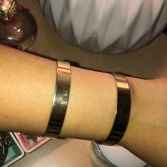 H&M Gold Open Cuff Bracelet - Picture 1 of 7